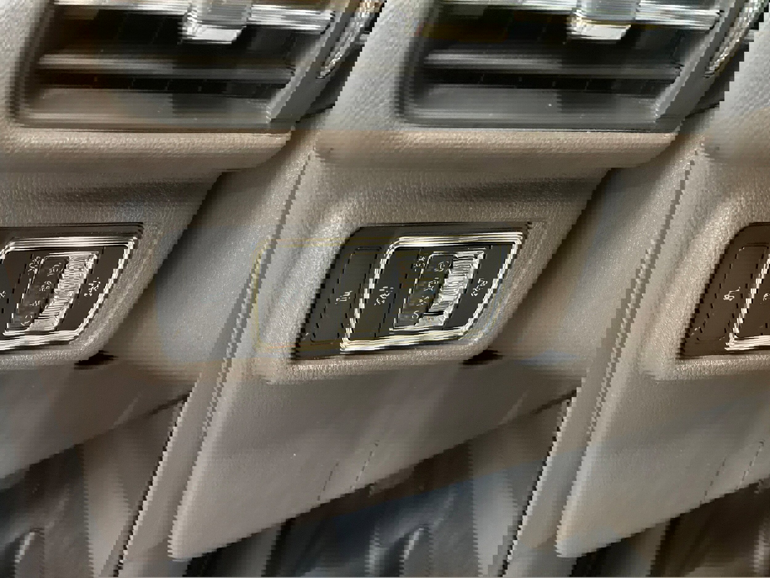 Used 2023 Lincoln Corsair AWD w/ Equipment Group 101A image 14