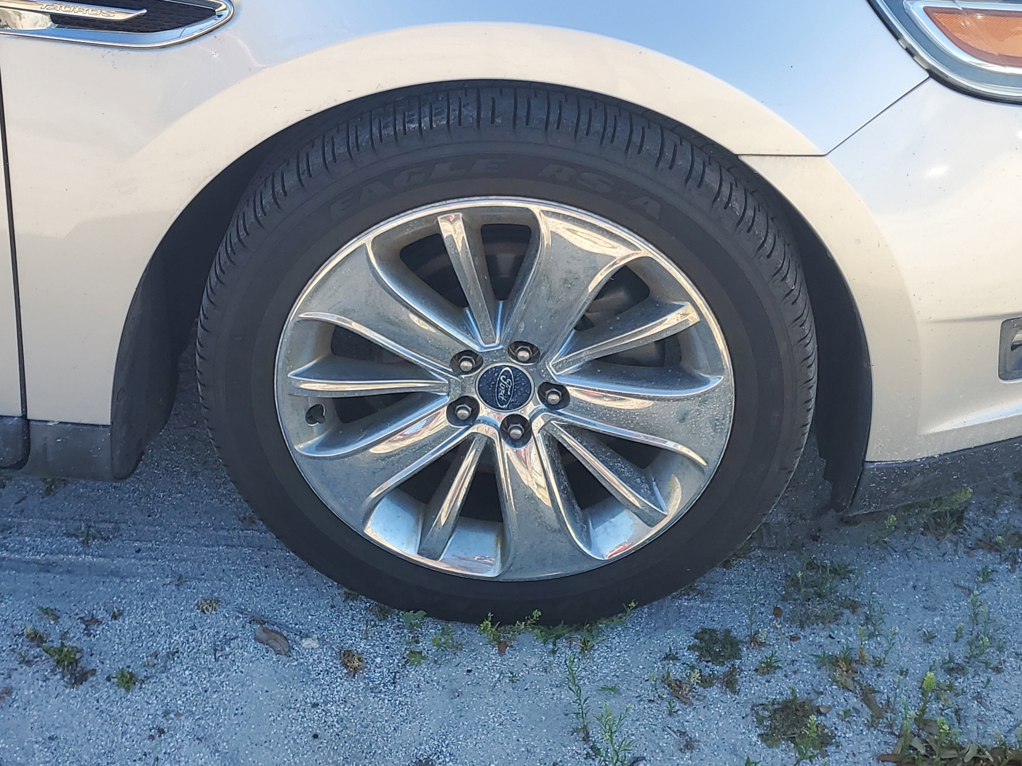 Used 2011 Ford Taurus Limited w/ 303A Rapid Spec Order Code FWD image 4