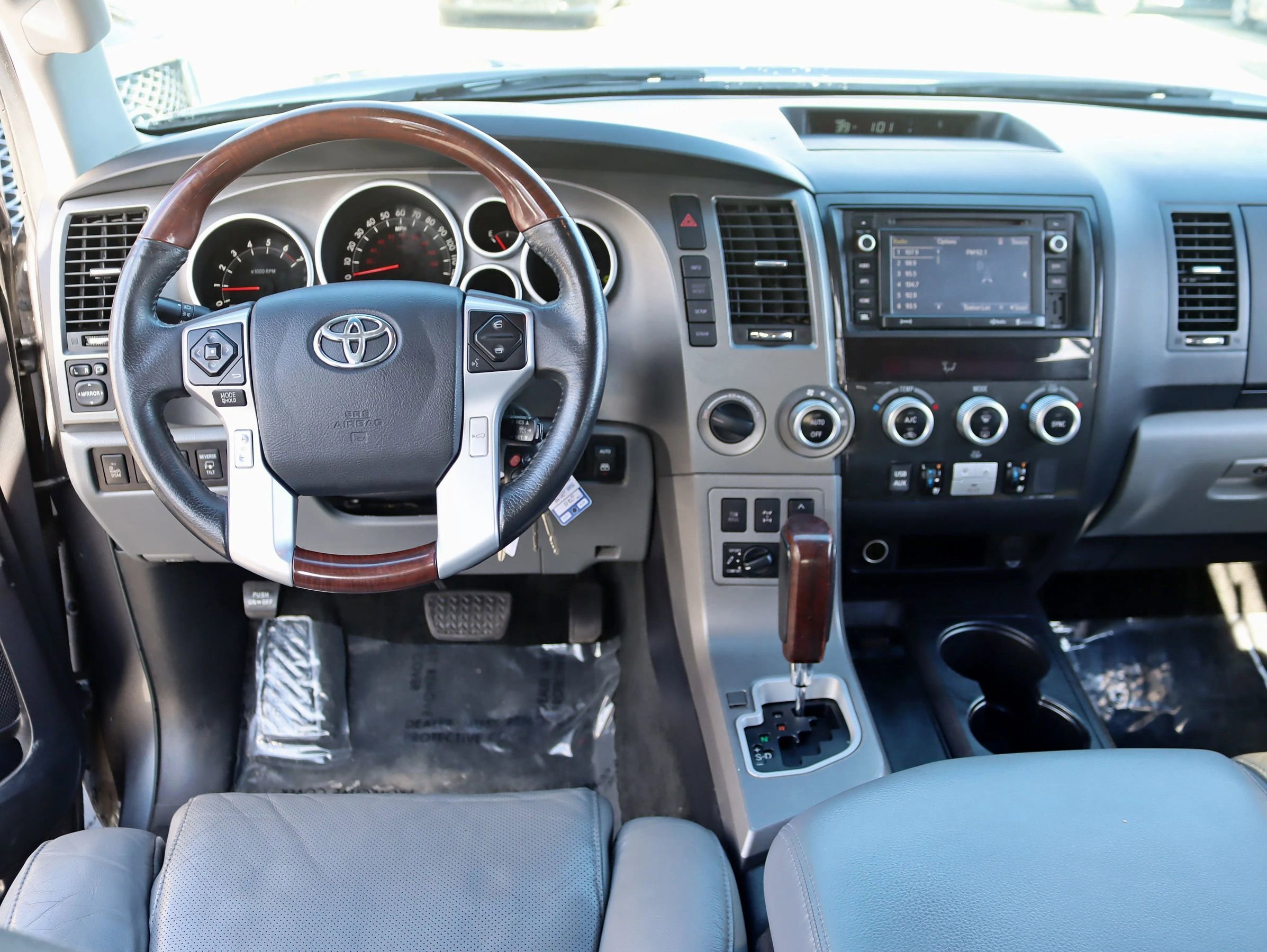 Used 2017 Toyota Sequoia Platinum AWD/4WD image 18