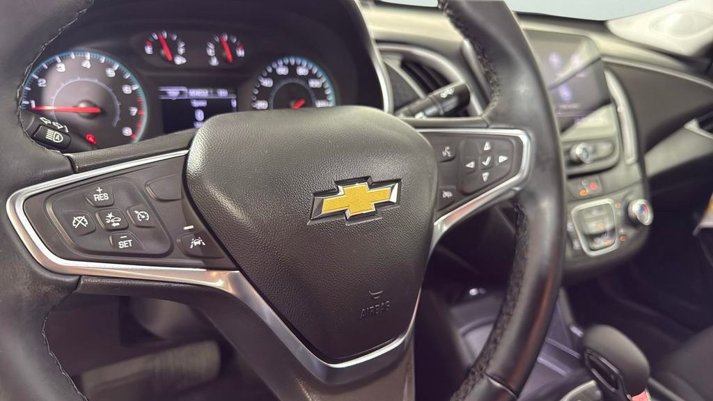 Used 2025 Chevrolet Malibu RS FWD image 23