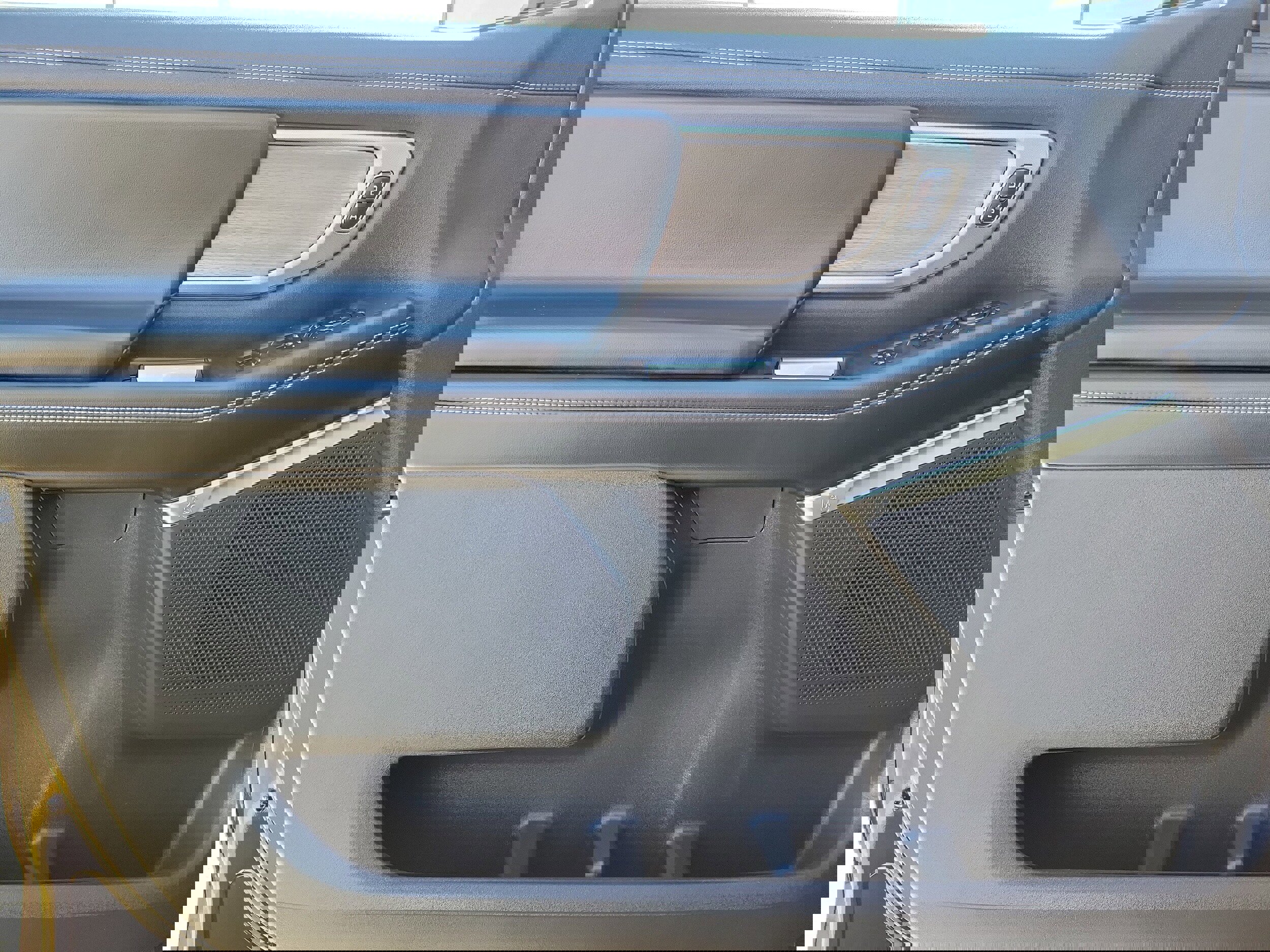 Certified 2025 Ford Expedition Max Platinum image 22