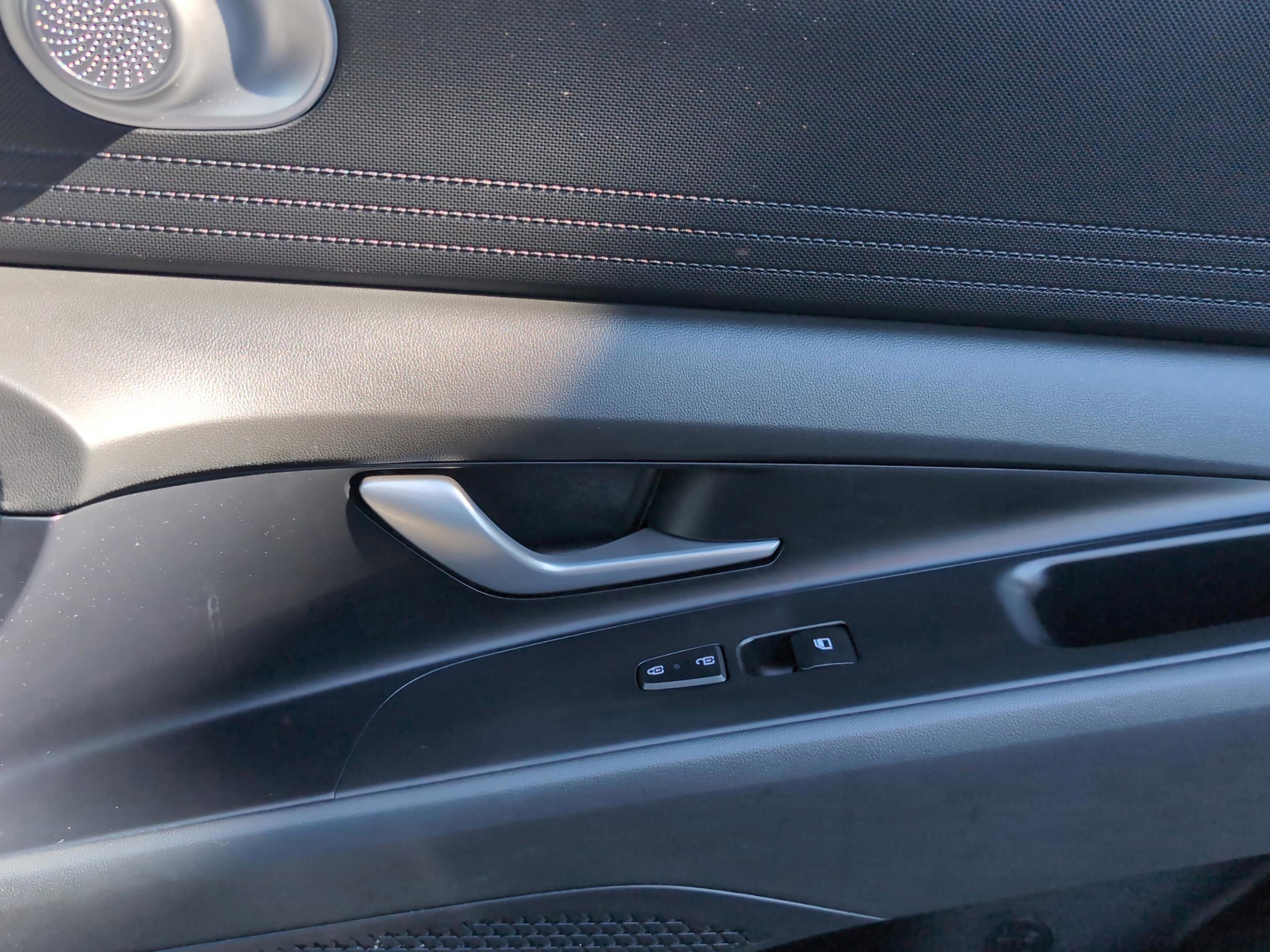 Used 2023 Hyundai Elantra SEL image 23