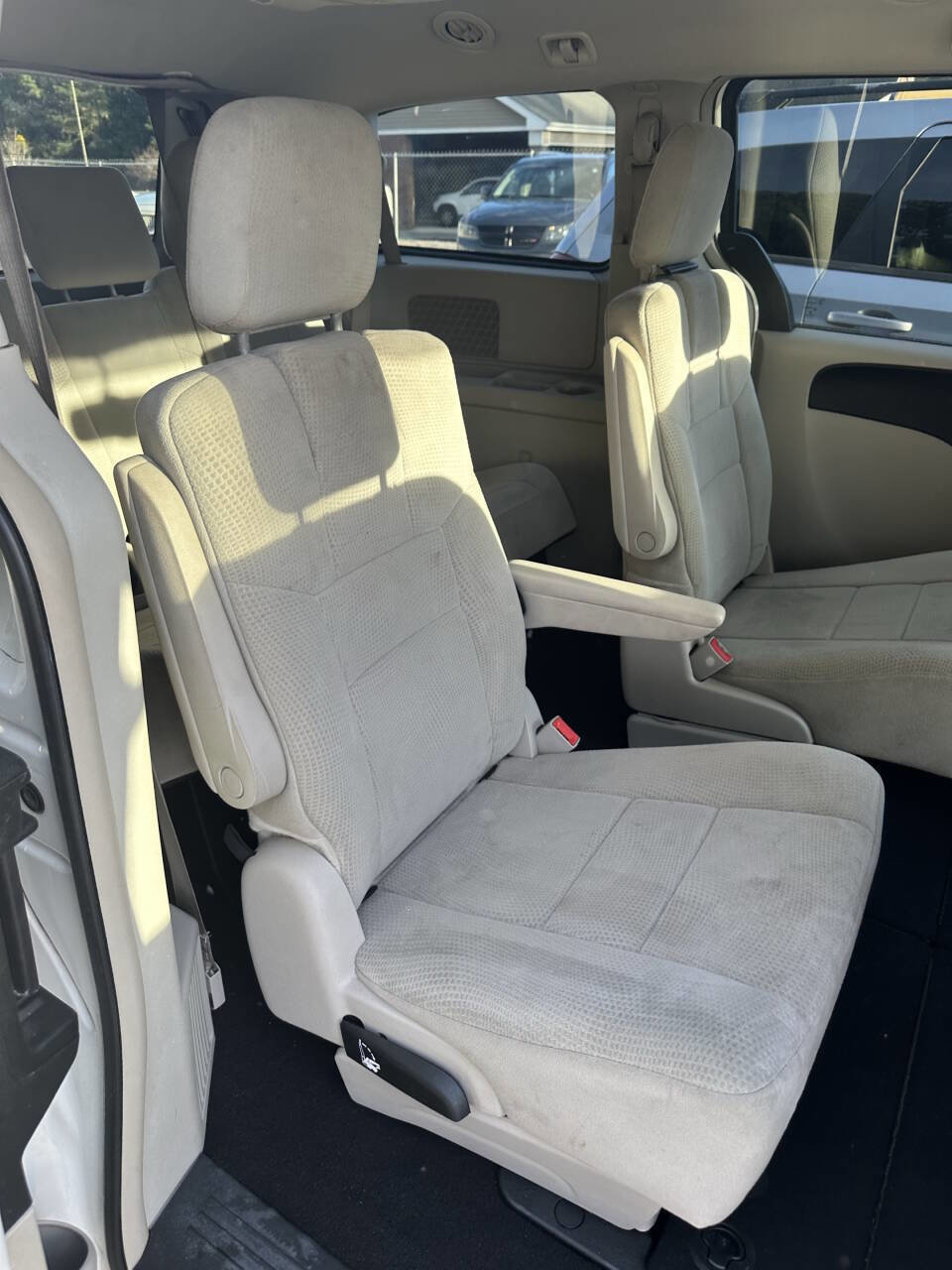 Used 2013 Chrysler Town & Country Touring image 19