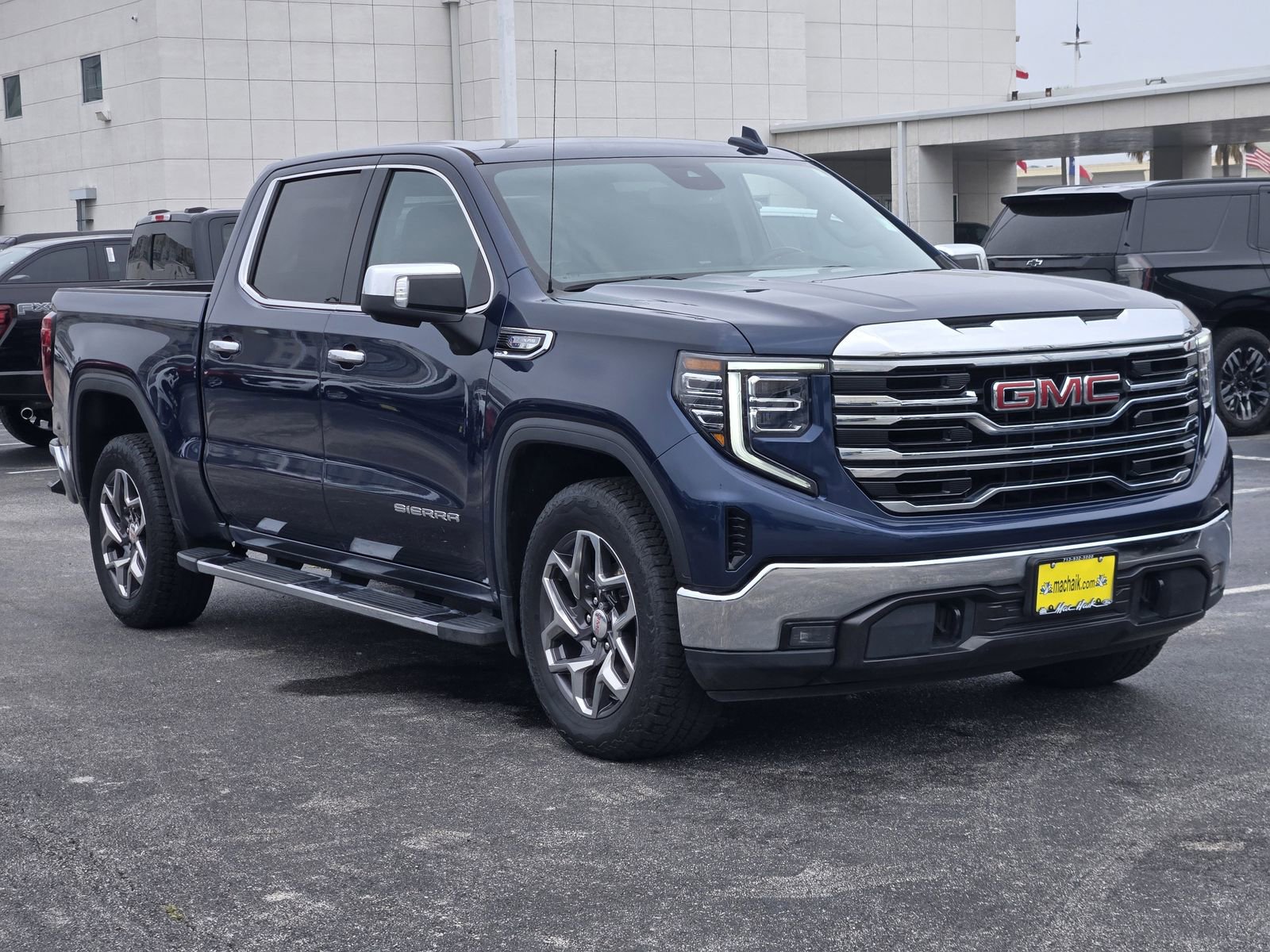 Used 2023 GMC Sierra 1500 SLT RWD image 3