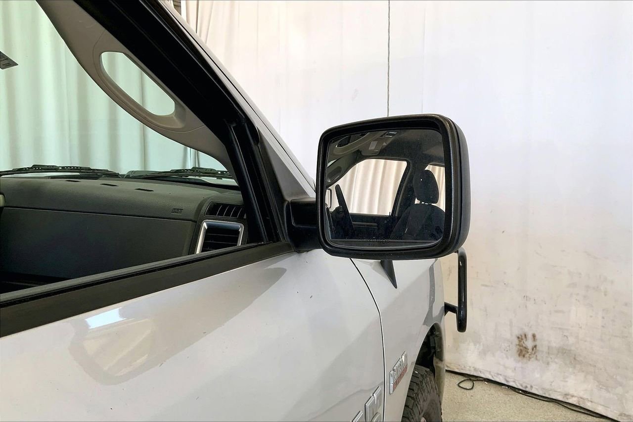 Used 2017 RAM 1500 Classic SLT image 11
