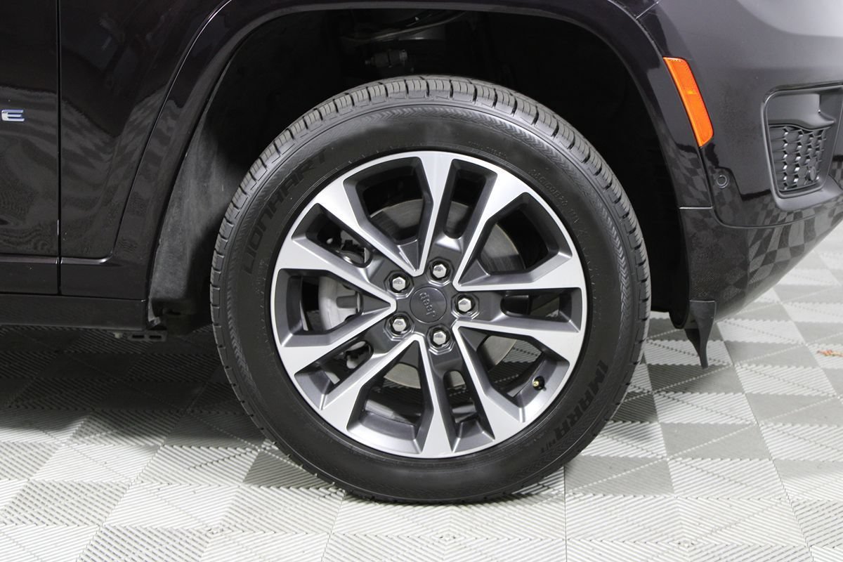 Used 2022 Jeep Grand Cherokee Overland w/ Luxury Tech Group IV AWD/4WD image 45
