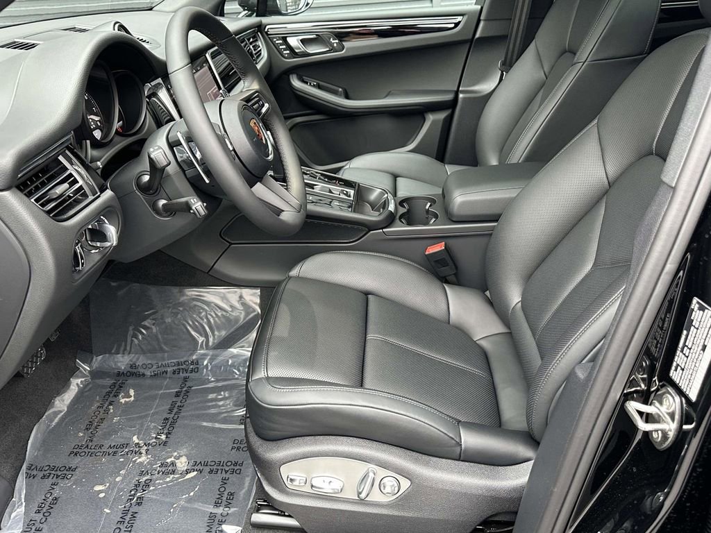 Used 2026 Porsche Macan AWD/4WD image 5