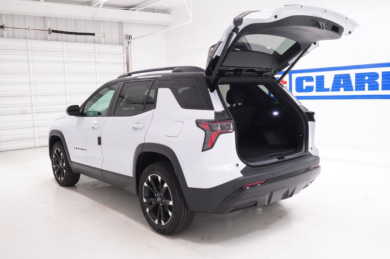 New 2027 Chevrolet Equinox RS w/ LPO, Floor Liner Package FWD image 33