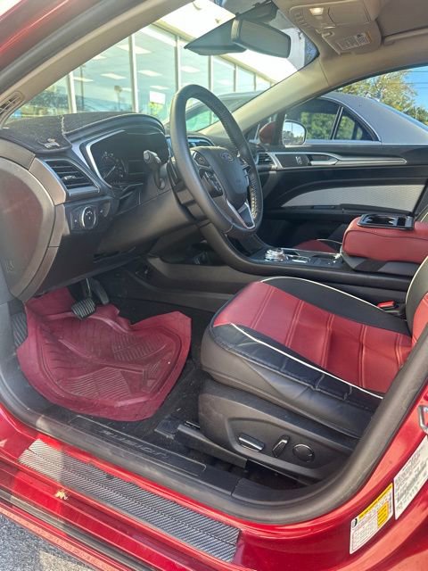 Used 2019 Ford Fusion SE w/ Equipment Group 151A FWD image 5