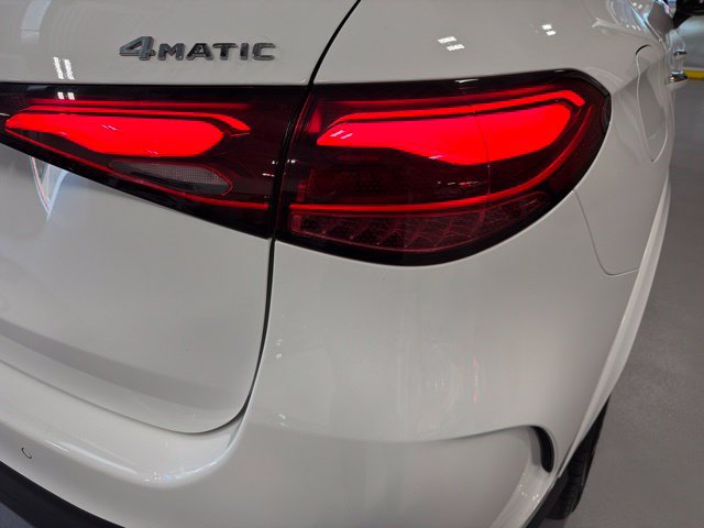 Used 2025 Mercedes-Benz GLC 300 4MATIC image 33