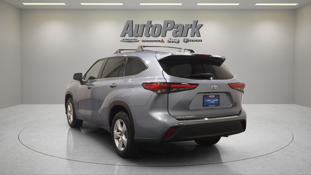 Used 2021 Toyota Highlander LE FWD image 7