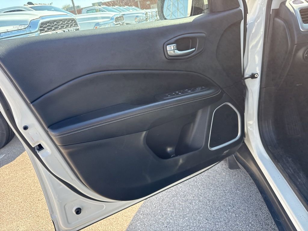 Used 2020 Jeep Compass Latitude w/ Cold Weather Group image 9