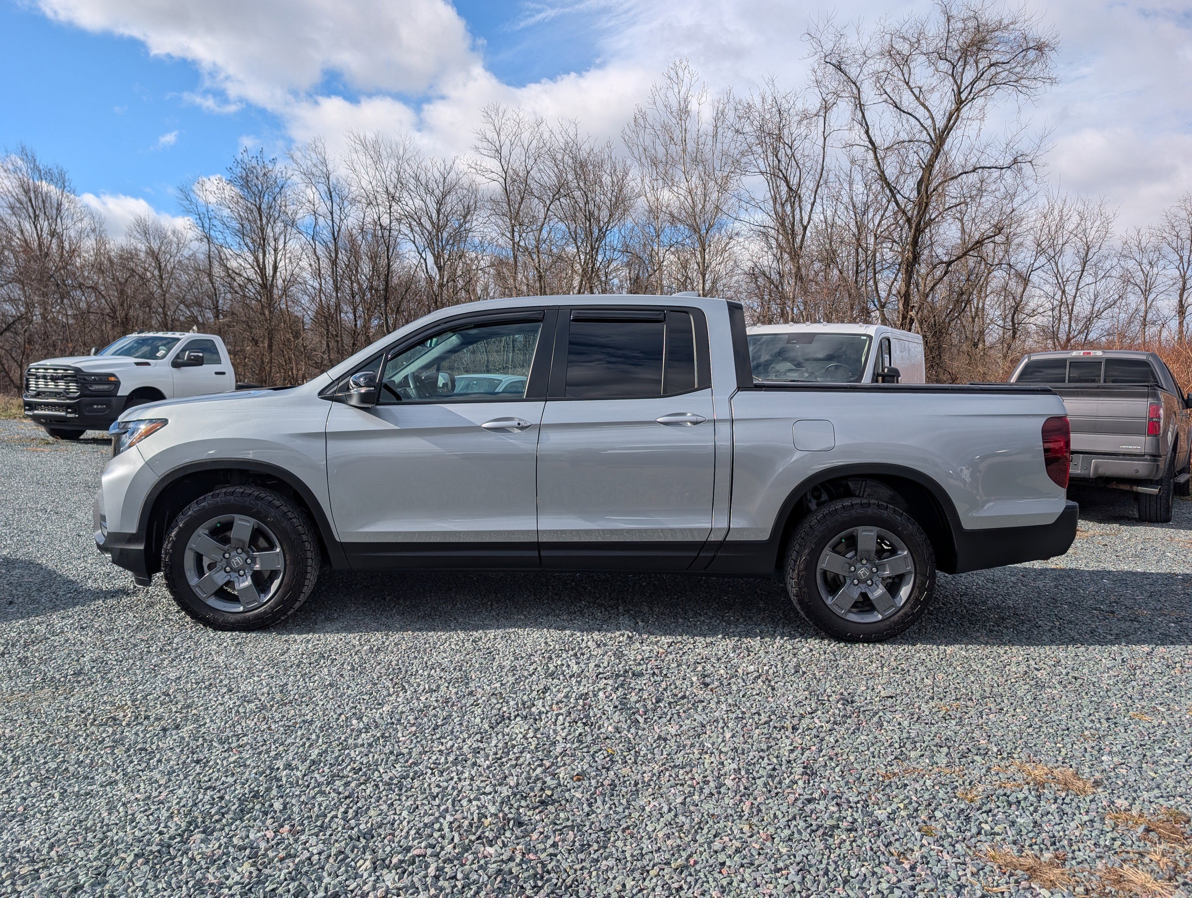 Used 2025 Honda Ridgeline TrailSport image 2