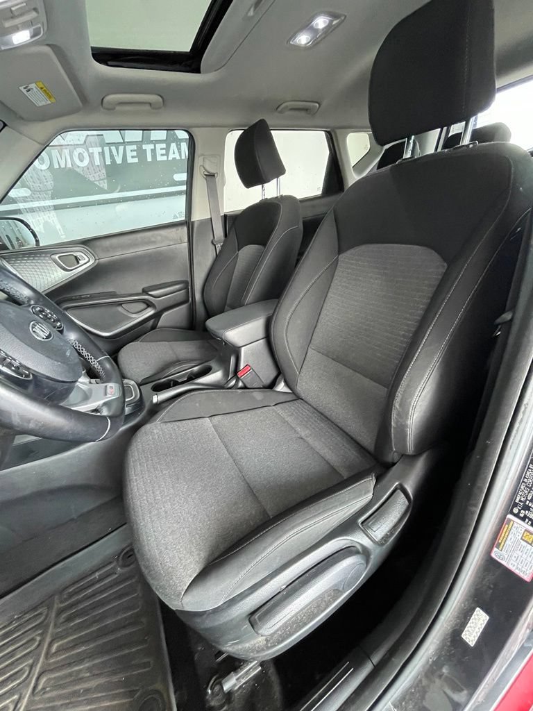 Used 2021 Kia Soul GT-Line FWD image 9