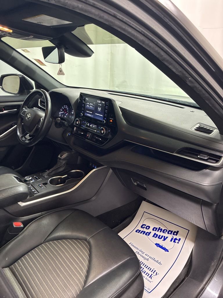 Used 2022 Toyota Highlander XSE AWD/4WD image 33