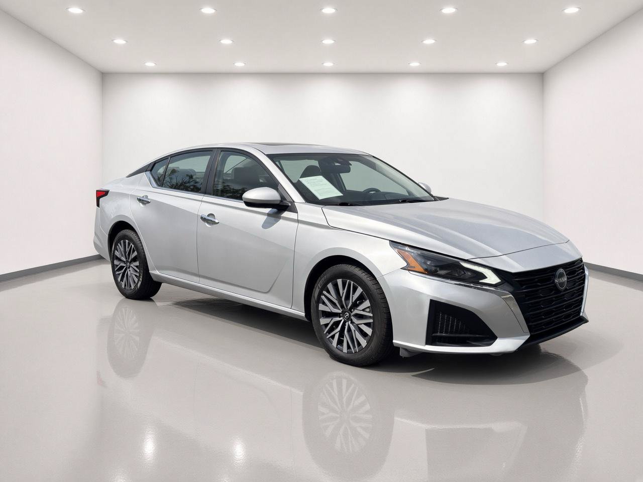 Used 2023 Nissan Altima 2.5 SV w/ SV Premium Package AWD/4WD image 7