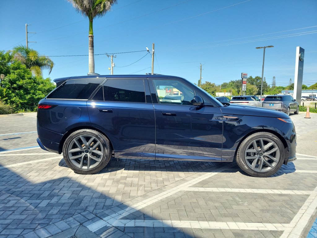 New 2026 Land Rover Range Rover Sport Dynamic SE AWD/4WD image 6