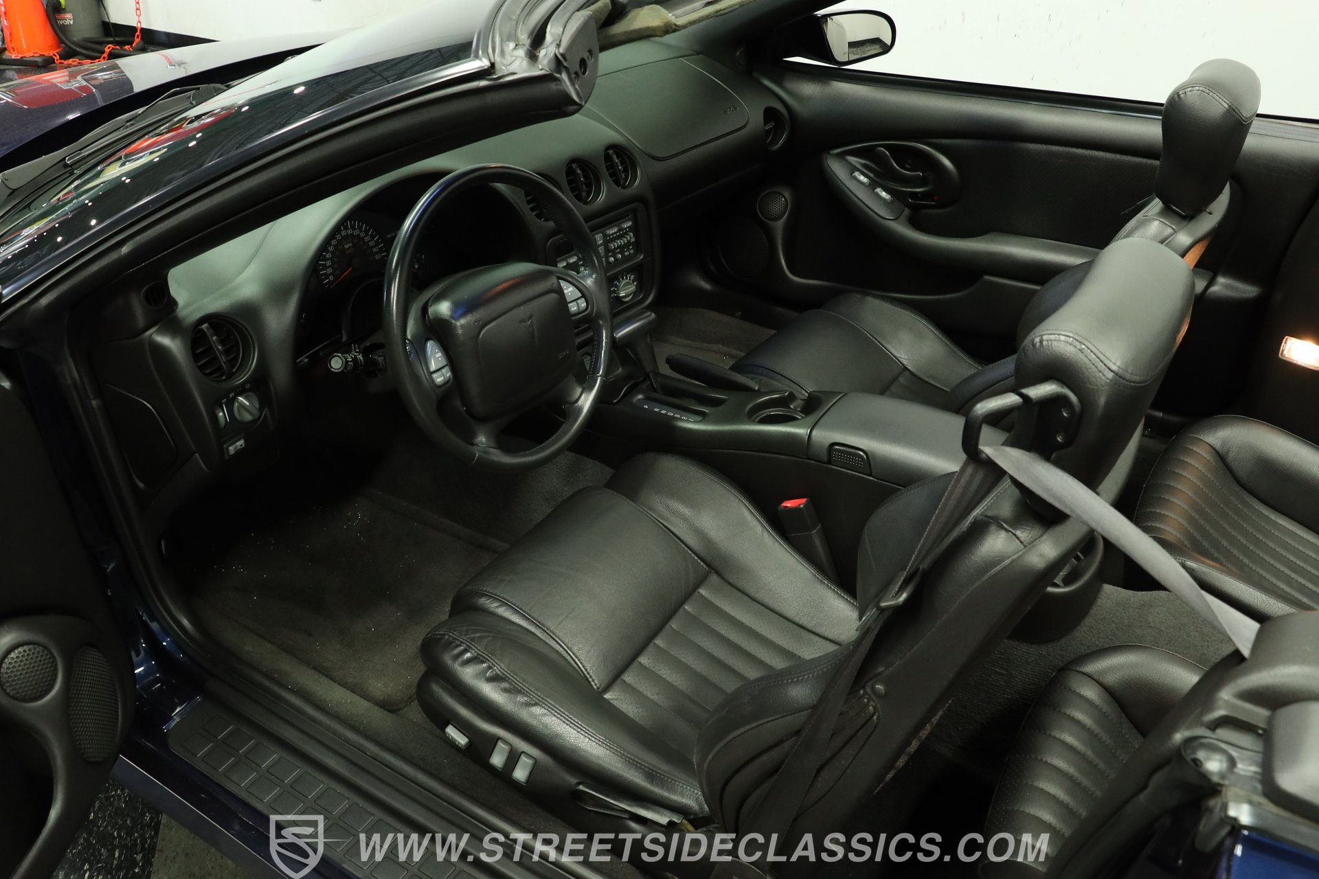 Used 2001 Pontiac Firebird Trans Am RWD image 4