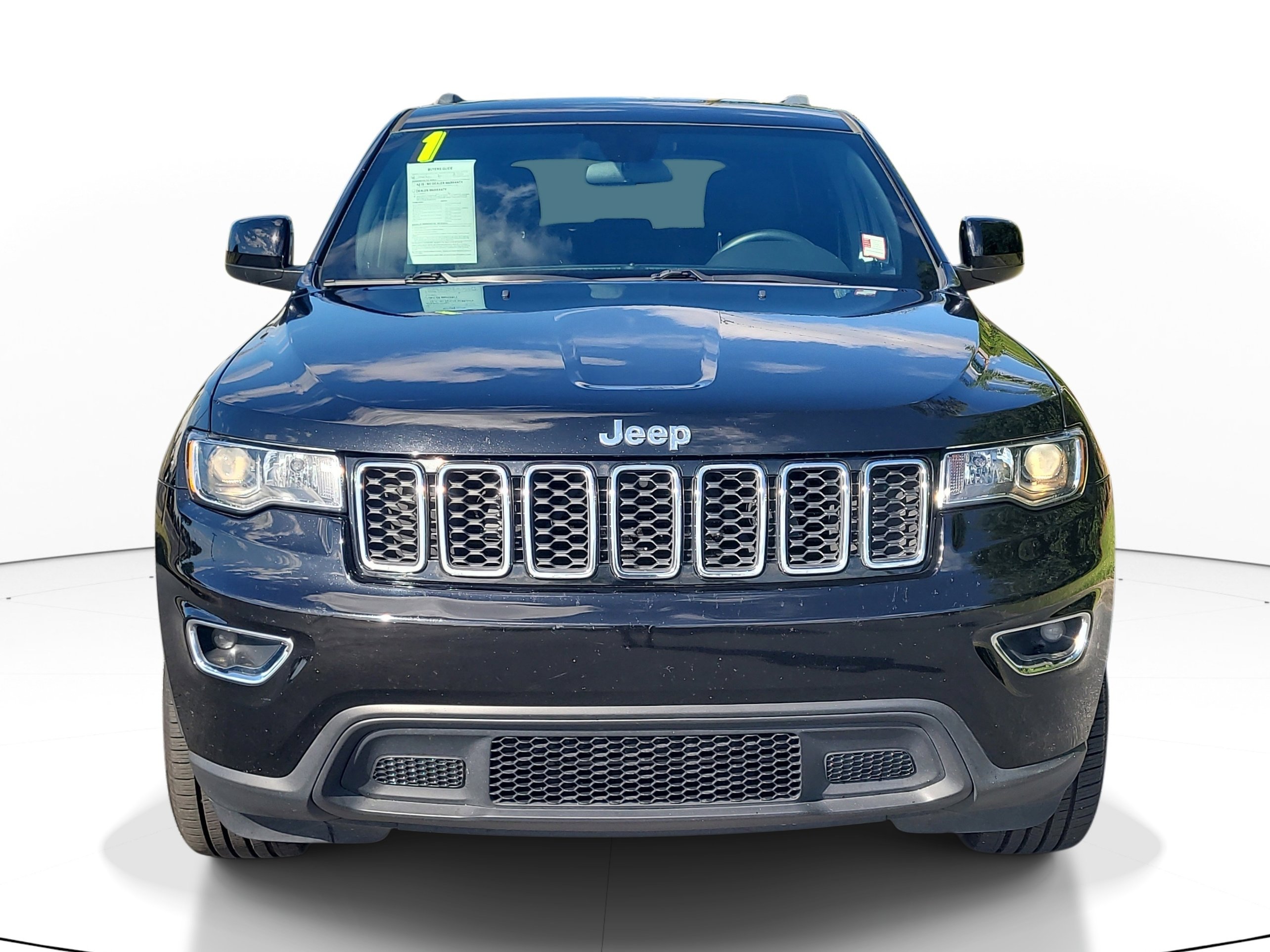 Used 2021 Jeep Grand Cherokee Laredo image 2