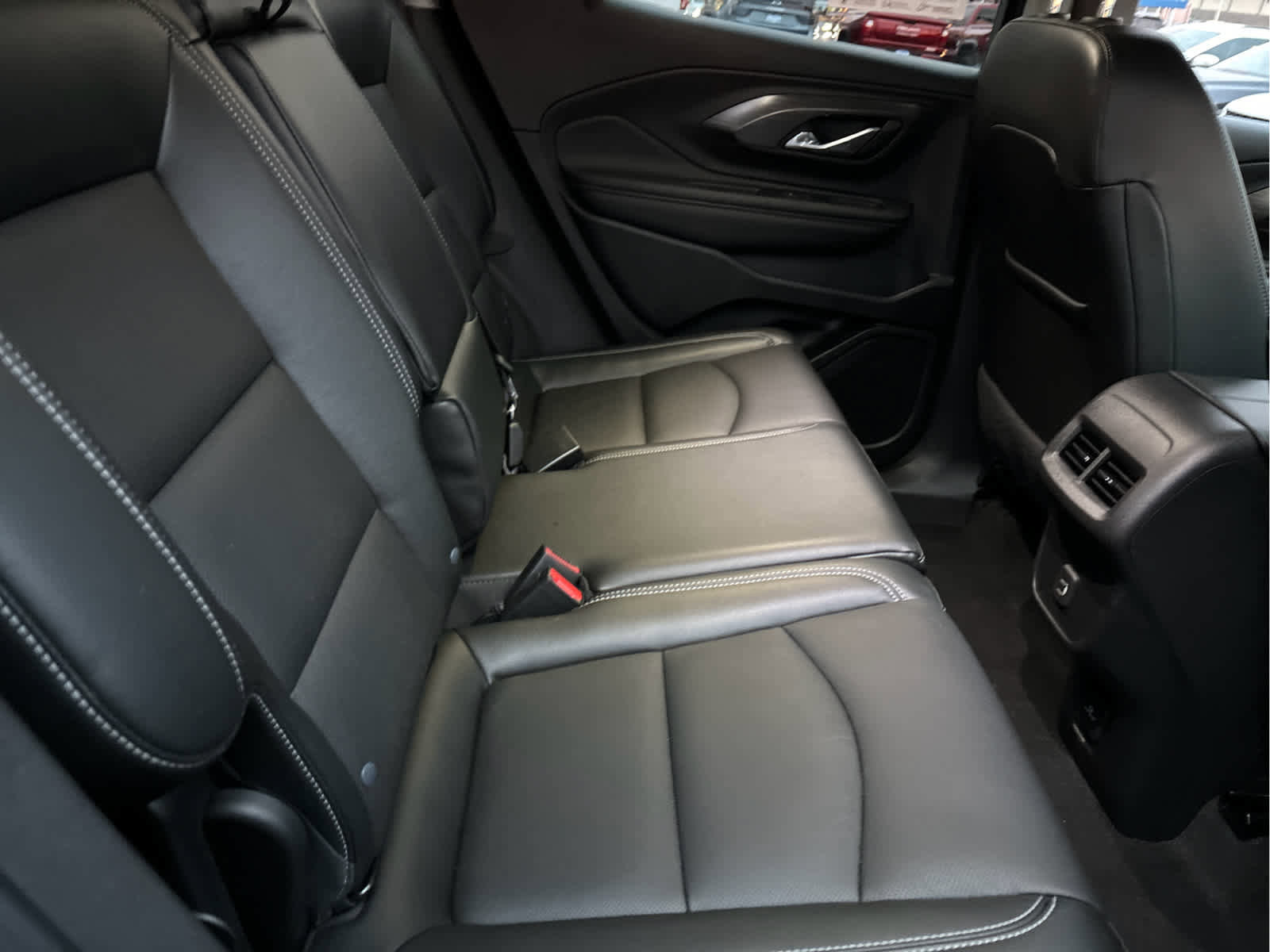 Used 2023 GMC Terrain SLT image 25