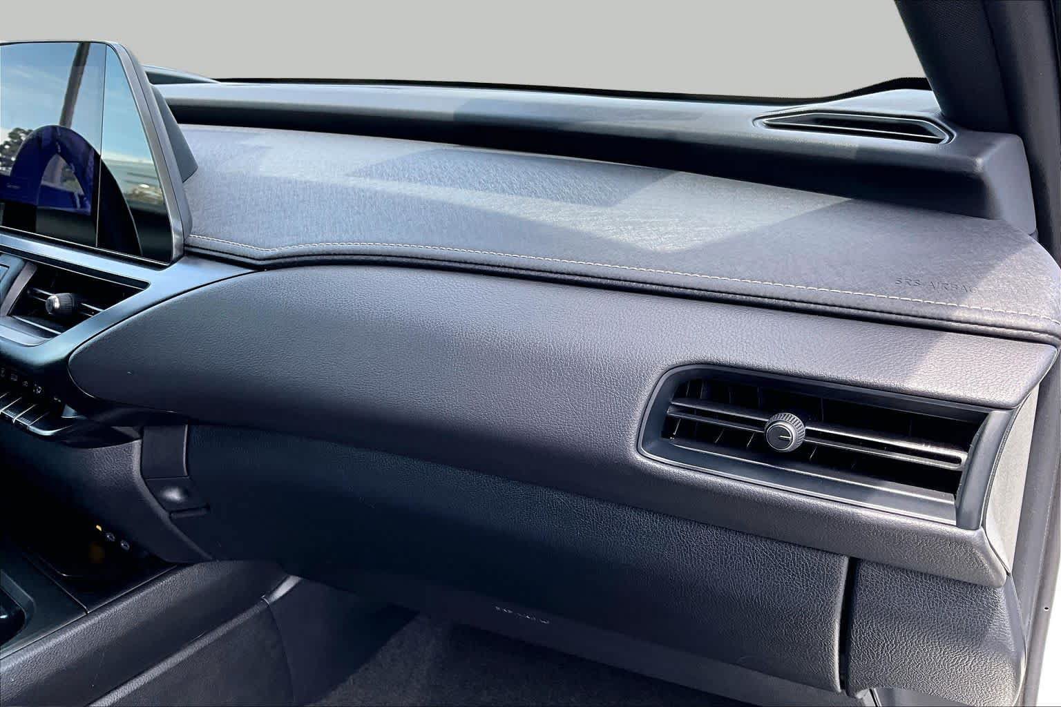 Used 2025 Lexus UX 300h FWD image 17