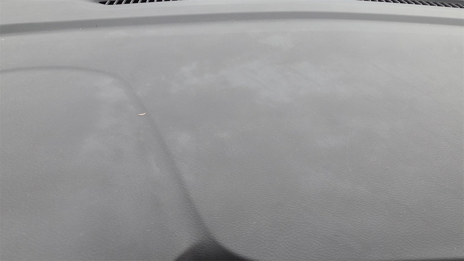 Used 2023 Nissan Versa SR w/ Trunk Package image 9