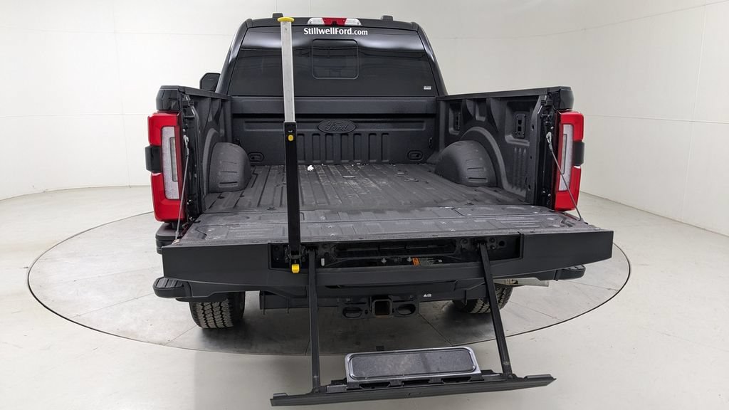 Certified 2025 Ford F250 Platinum AWD/4WD image 9