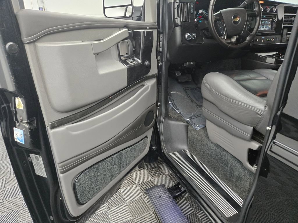 Used 2019 Chevrolet Express 2500 w/ Enhanced Convenience Package image 14