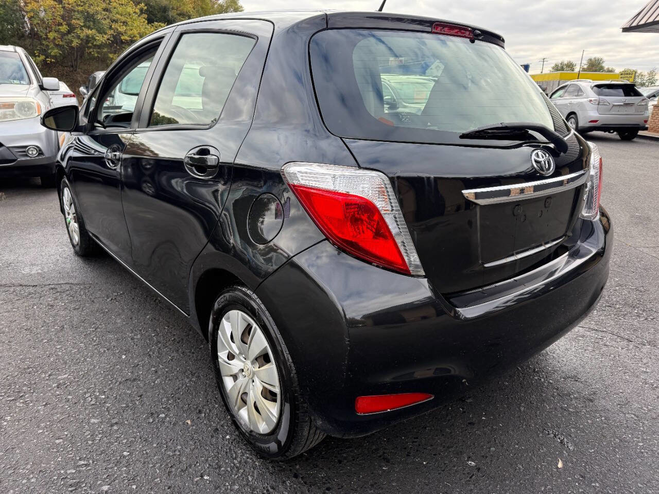 Used 2012 Toyota Yaris LE image 7
