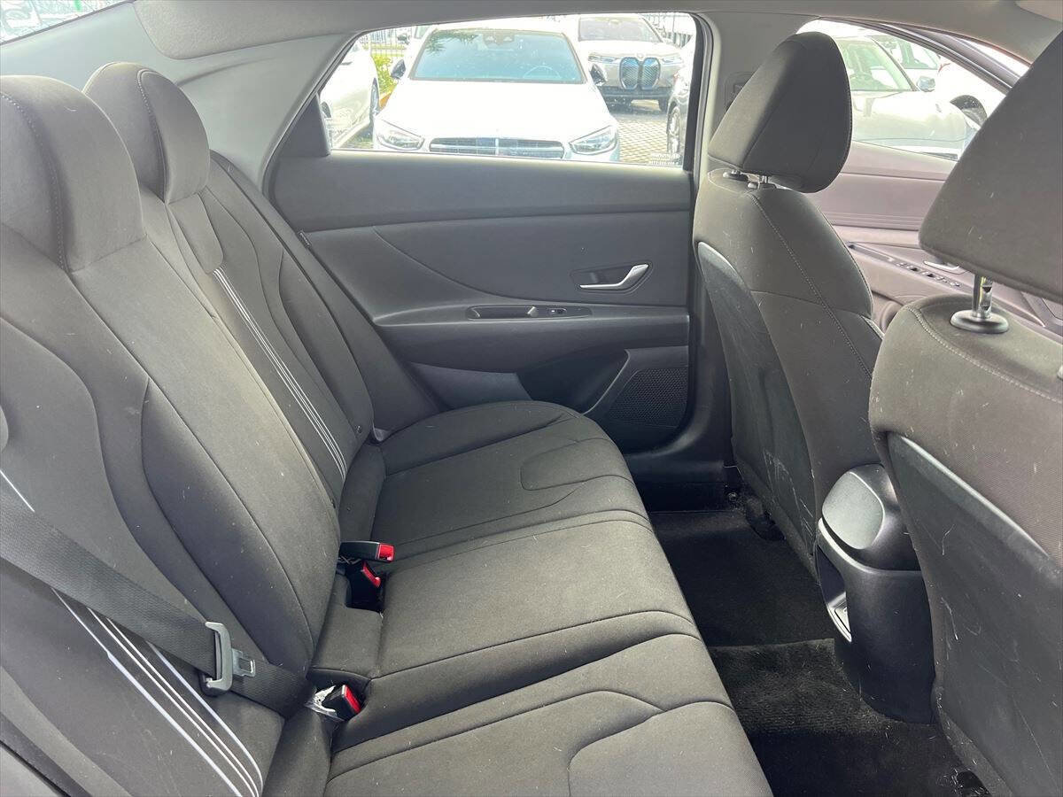 Used 2024 Hyundai Elantra SEL image 9