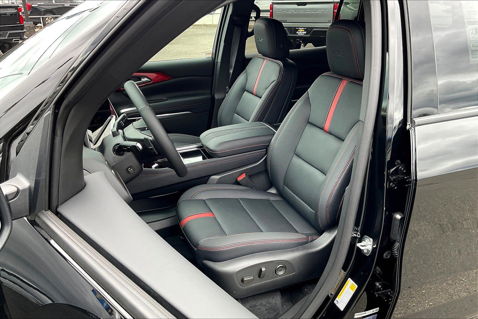 New 2025 Chevrolet Traverse RS w/ LPO, Floor Liner Package image 9