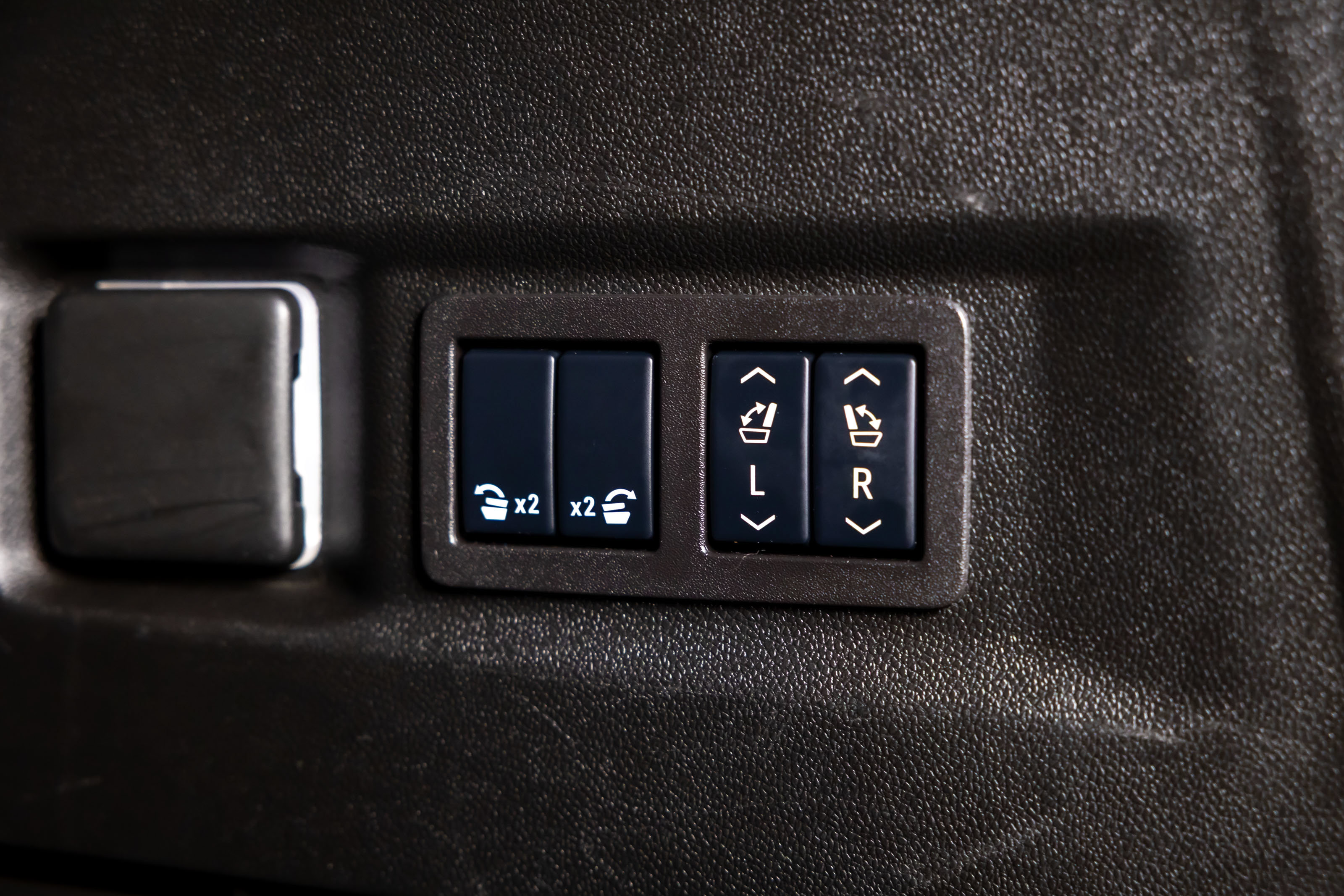 Used 2025 Chevrolet Tahoe Premier RWD image 40