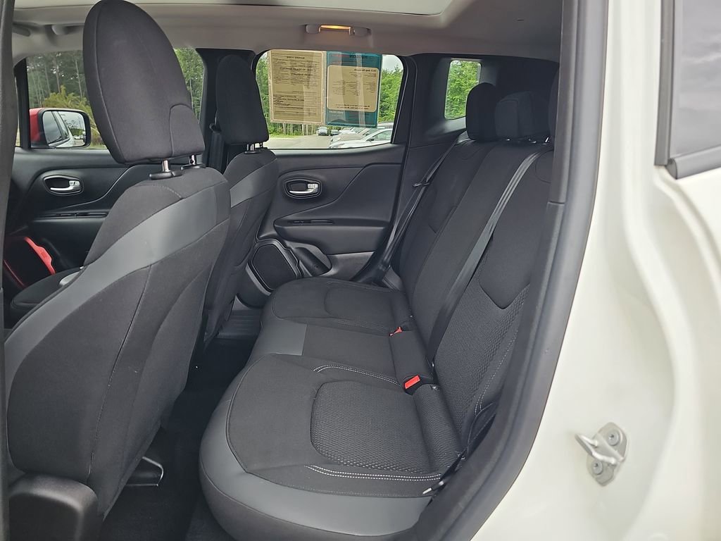 Used 2023 Jeep Renegade Latitude w/ Sun/Sound Group AWD/4WD image 18