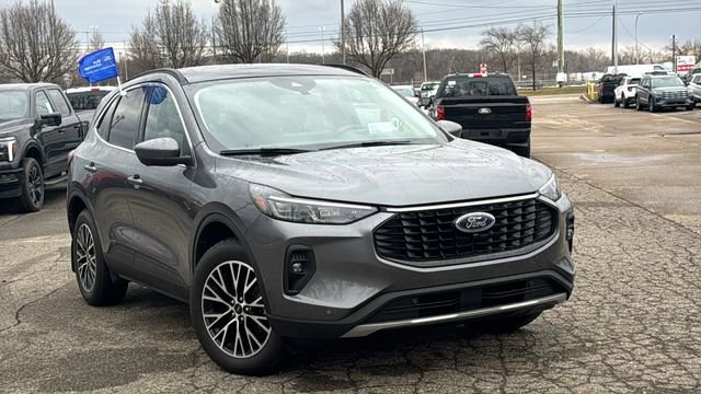 Certified 2024 Ford Escape PHEV w/ PHEV Premium Package image 2