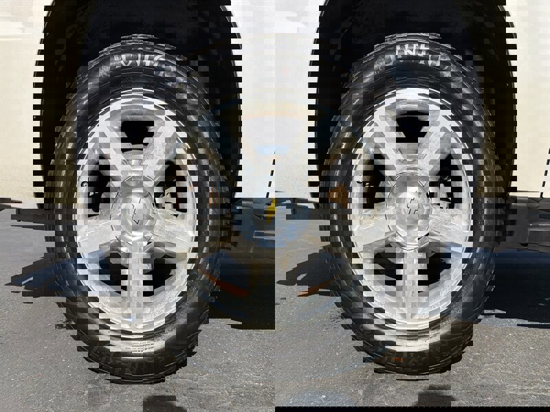 Used 2011 Chevrolet Avalanche LTZ image 16