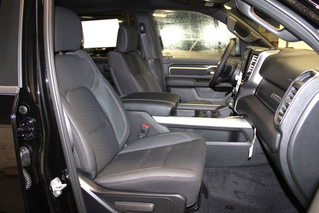 New 2026 RAM 1500 4x4 Crew Cab image 31