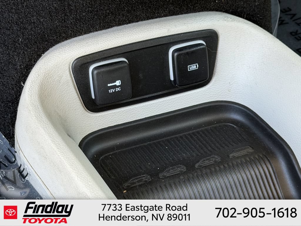 Used 2018 Chrysler Pacifica Touring-L FWD image 28