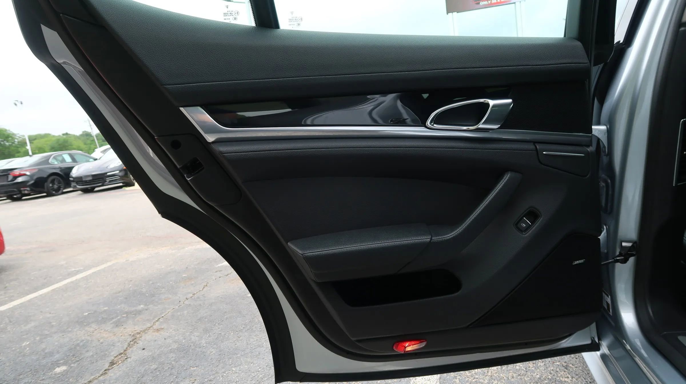 Used 2015 Porsche Panamera S image 54