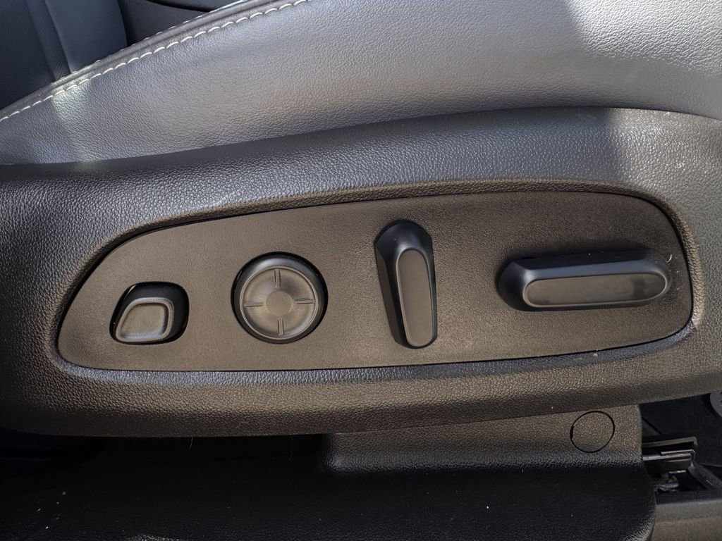 Used 2021 Buick Enclave Premium w/ Sun and Sites Package image 27