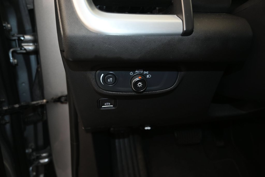 Used 2024 GMC Terrain SLE AWD/4WD image 12