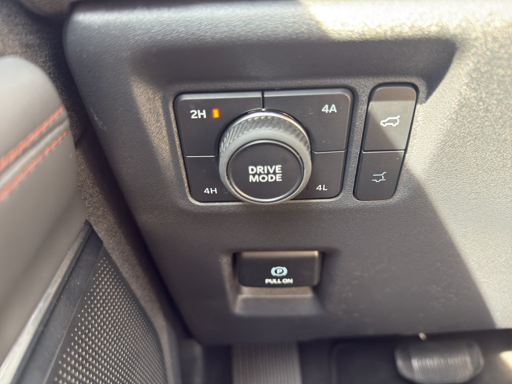 Used 2025 Ford Expedition Active AWD/4WD image 25