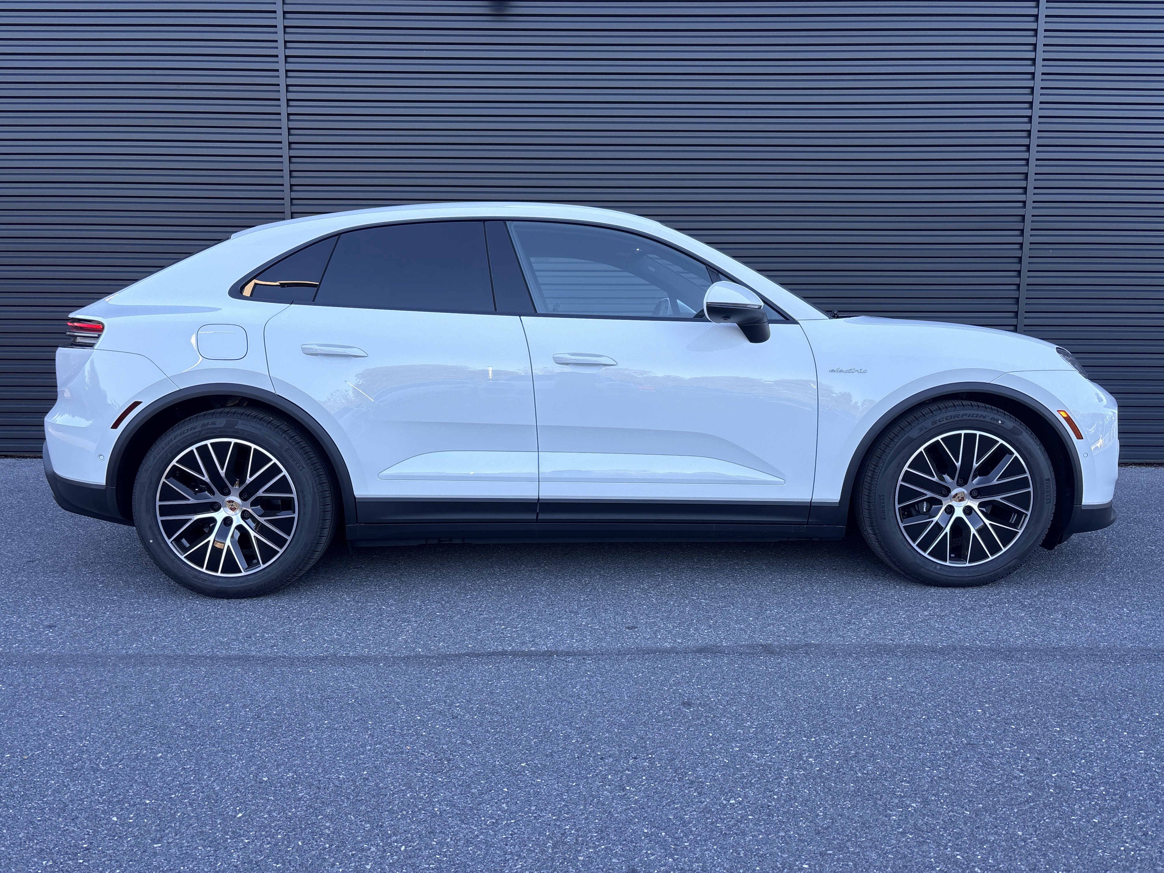 Used 2025 Porsche Macan Electric image 6