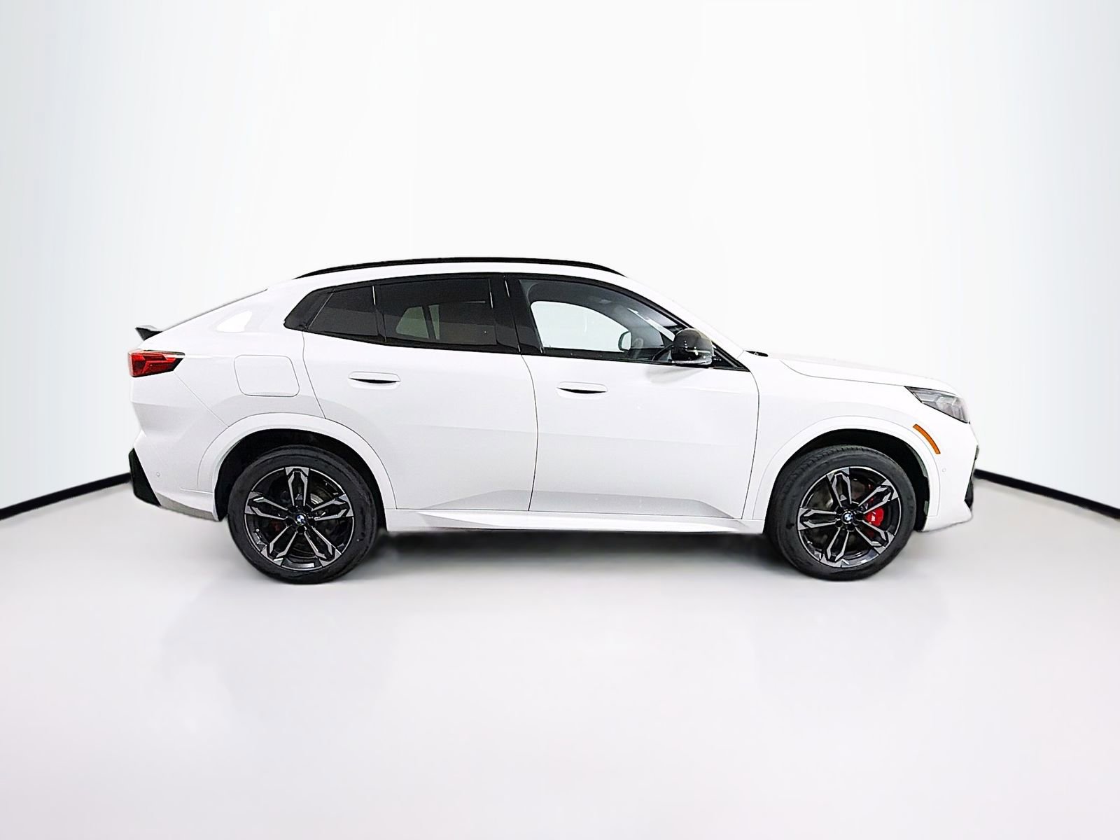 New 2026 BMW X2 xDrive28i AWD/4WD image 8