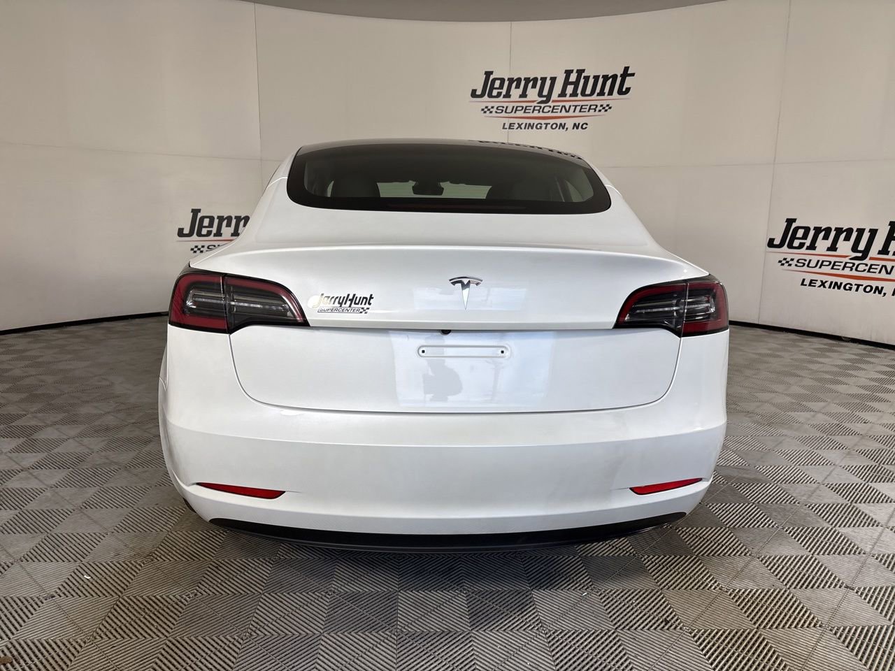 Used 2023 Tesla Model 3 Standard Range image 5