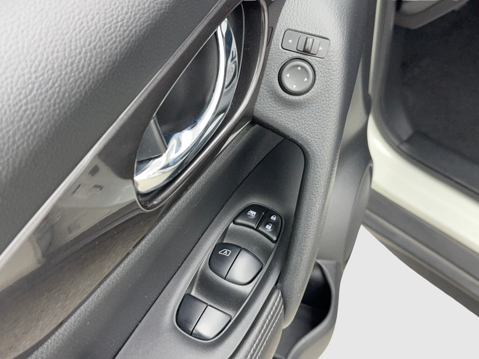Used 2019 Nissan Rogue SV AWD/4WD image 22