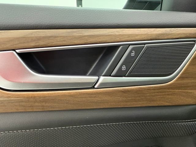 Used 2025 Volkswagen Atlas SE FWD image 28
