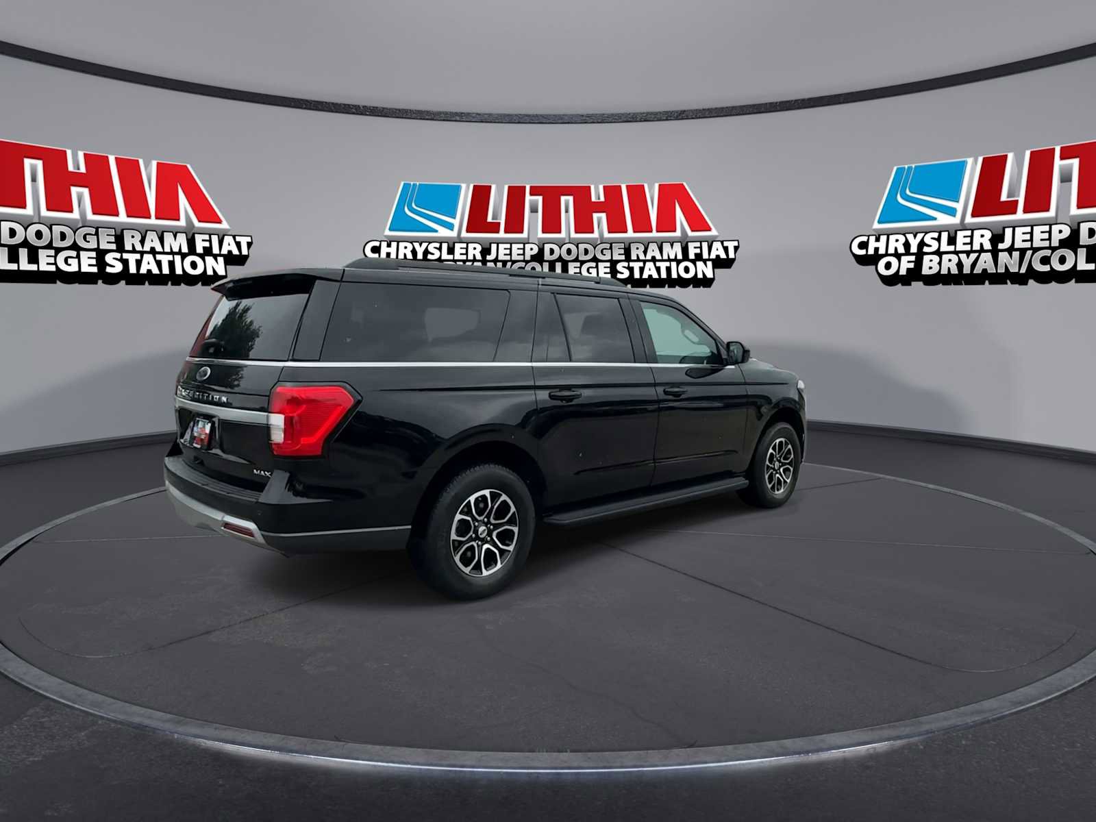 Used 2024 Ford Expedition Max XLT image 8