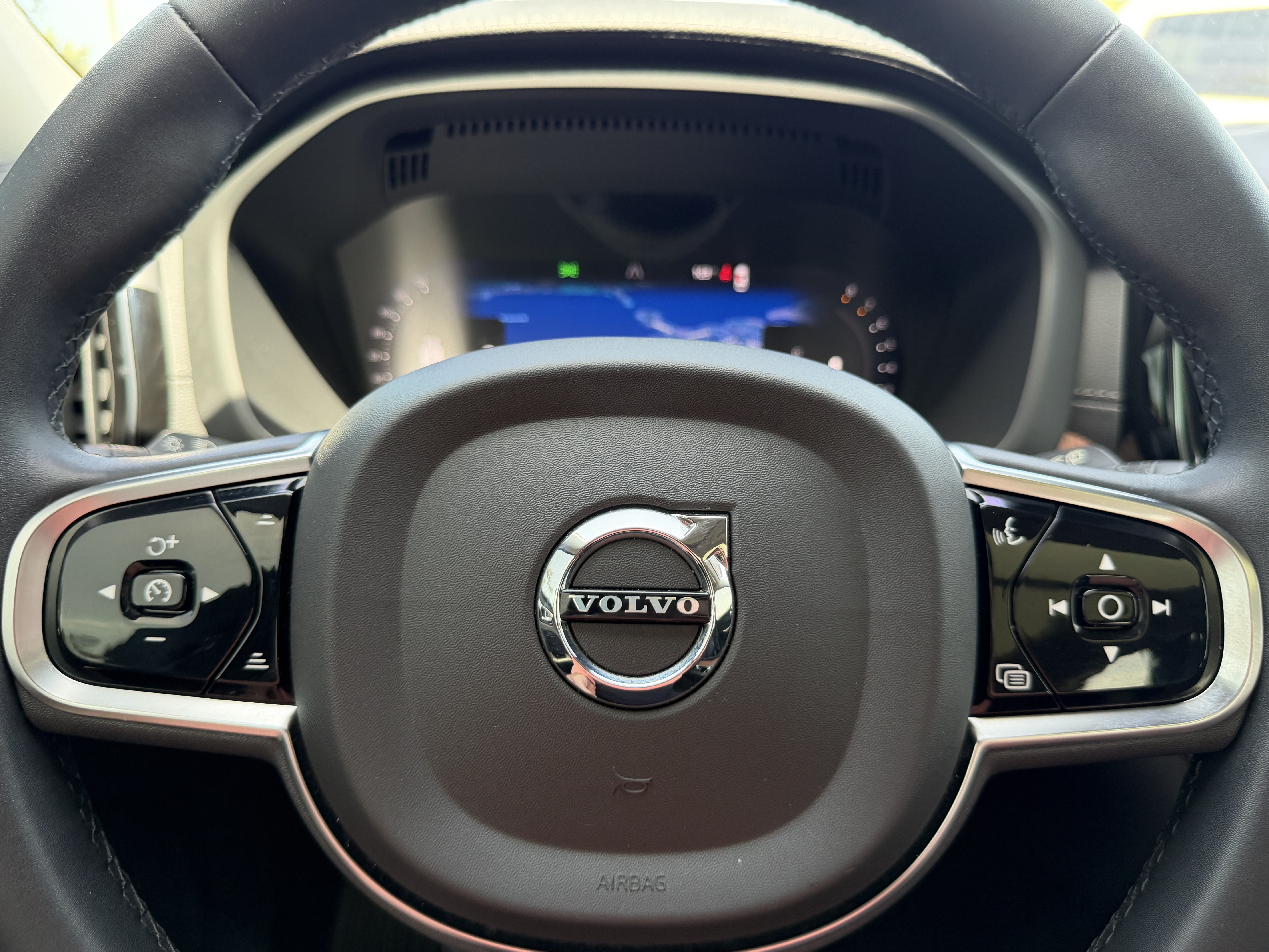 Certified 2023 Volvo XC60 B5 Ultimate w/ Climate Package FWD image 31