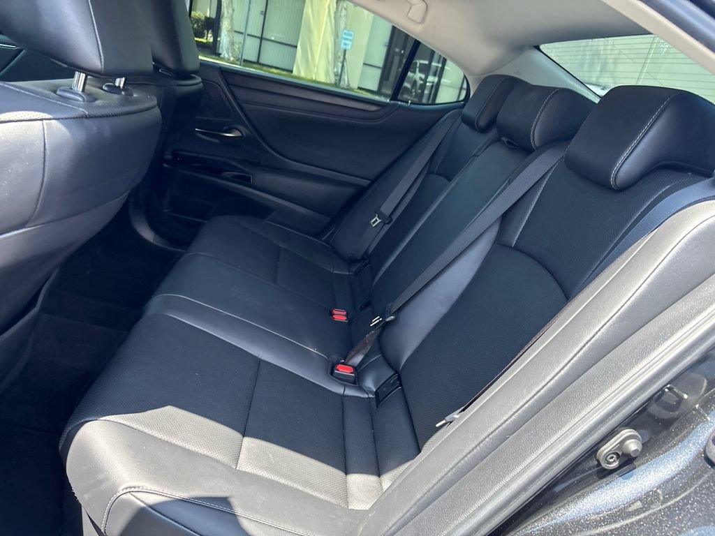 Used 2025 Lexus ES 300h w/ Premium Package FWD image 10