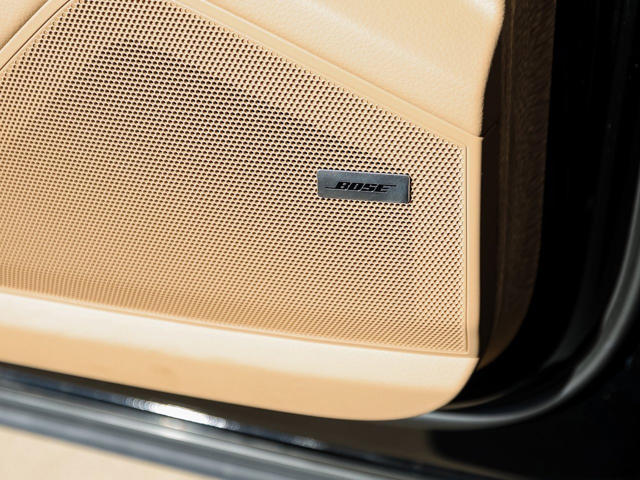 Certified 2023 Porsche Cayenne Platinum Edition image 22